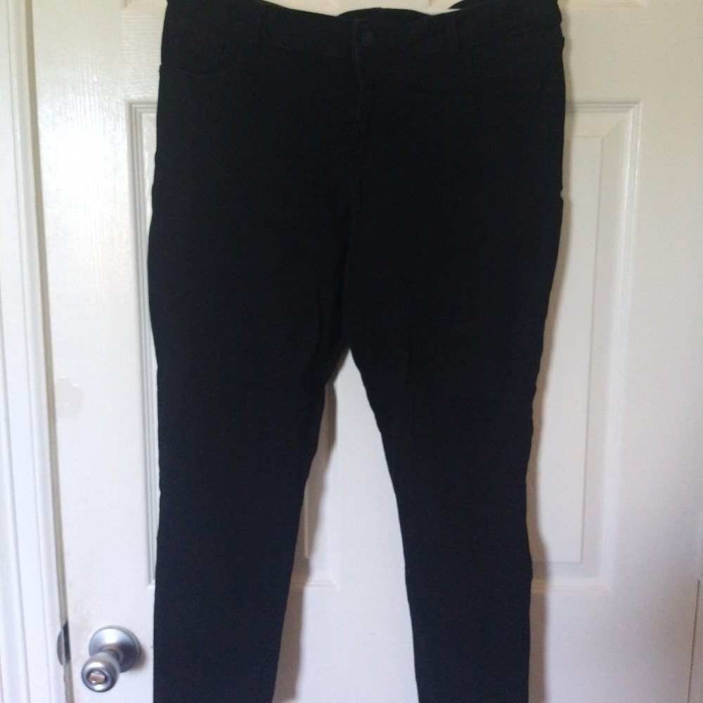 Old Navy Rockstar Super Skinny in Black, size 14 short